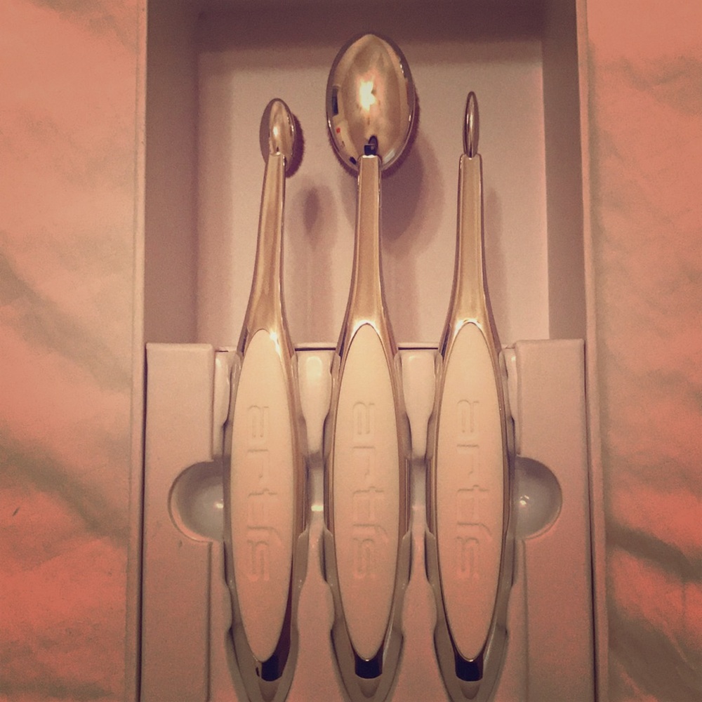 Artis makeup brushes